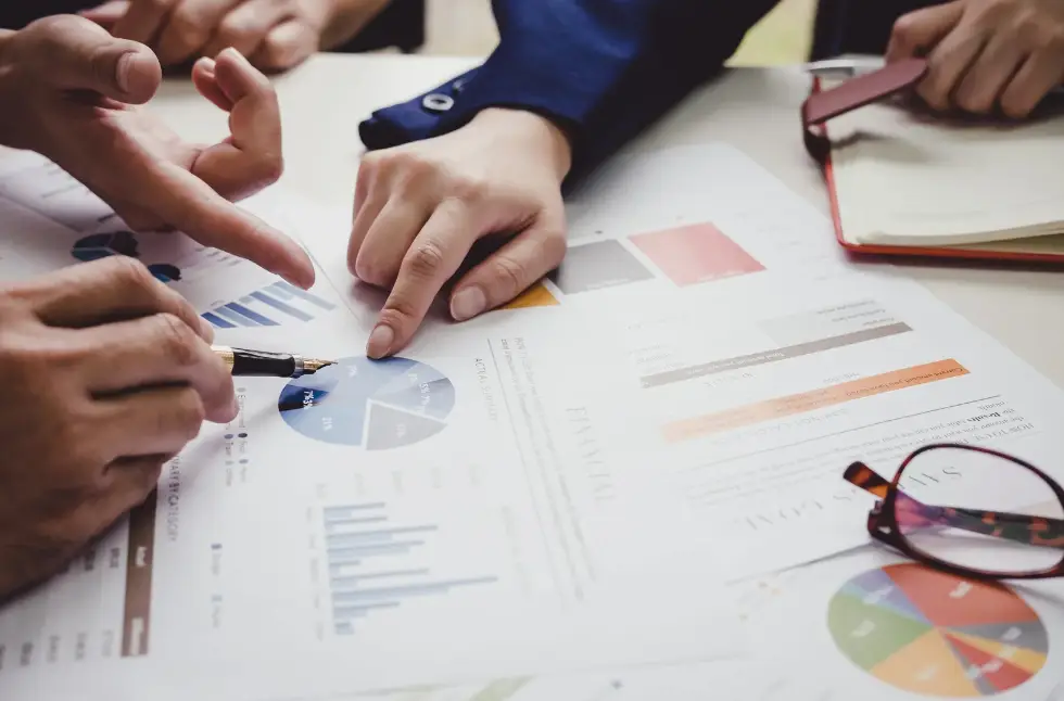 Vencru | Inventory Valuation Methods: Which One Should You Choose? Choosing the Right Inventory Valuation Method LIFO FIFO Weighted Average Cost